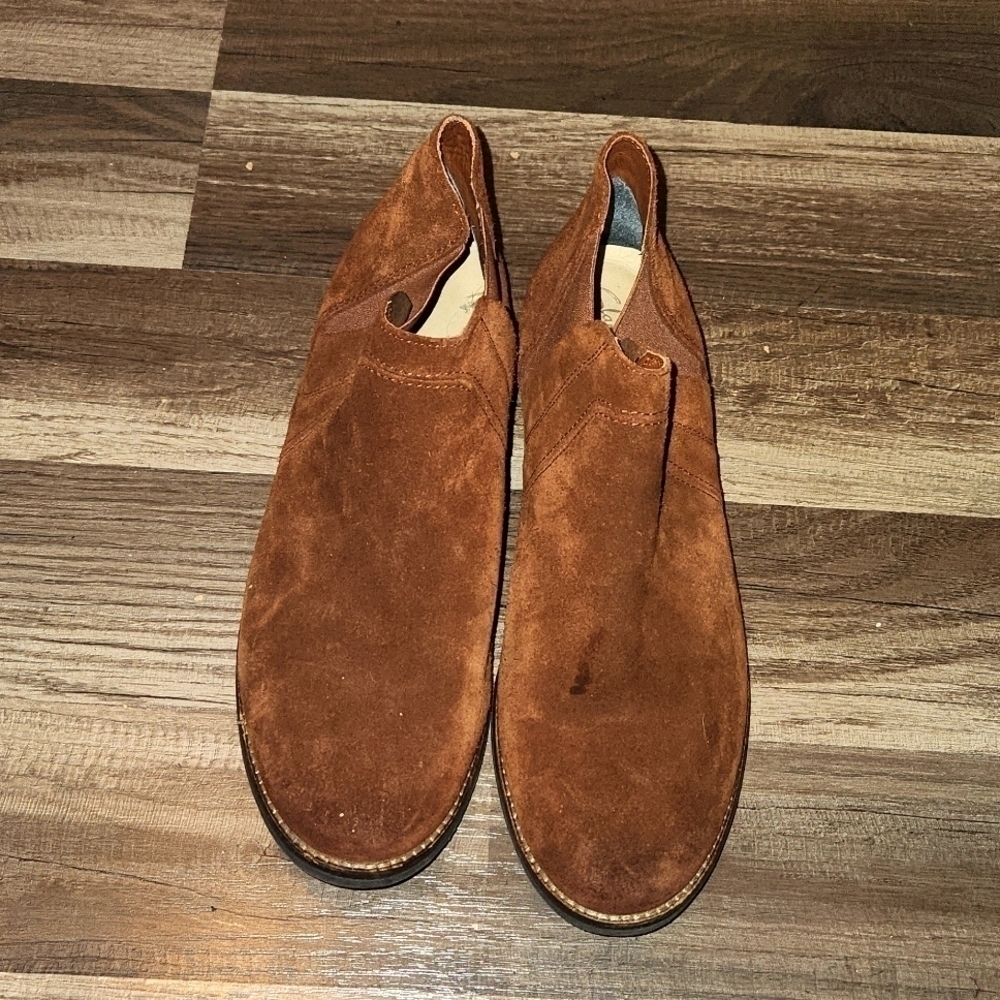CLARKS Brown  Booties  size 9.5 Cushion Stretch